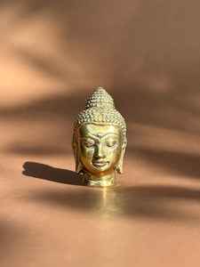 Statue de tête de Bouddha en laiton moderne, artisanat en métal fait à la main pour la décoration vintage de la maison - Product Image 4