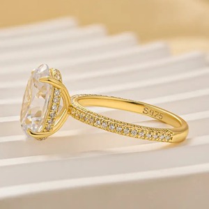 Bague de fiançailles classique en moissanite 925, taille ovale 4,25 carats (9*12mm), halo caché, en argent sterling plaqué or jaune, pierre blanche - Product Image 2