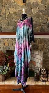 Vestido caftán de rayón Shibori Tie Dye, vestido maxi bohemio, ropa cómoda para estar en el resort, corte holgado, atuendo de verano para mujer - Product Image 3