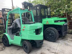 Montacargas Diésel Mitsubishi 50 con Mástil de Tres Etapas, Neumáticos Neumáticos, Operación con Asiento, Modelo Usado - Product Image 2