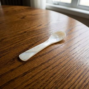 Cuillère à caviar en nacre, ustensile de service artisanal pour la dégustation de caviar et les dîners de luxe, fabricant OEM, vente en gros - Product Image 6