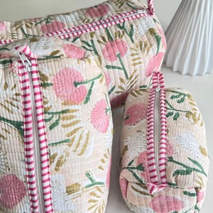 Lovely Quilted Cotton Cosmetic Toiletry <b>Bag</b> Set Floral Pattern Multi-Function Hook Loop Closure Medium Capacity - Product Image 2