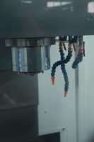 Centre d'usinage vertical avec lubrification et refroidissement automatiques pour la précision des pièces métalliques et des moules en aluminium