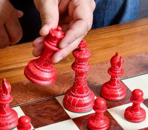 Pièces d'échecs Staunton style vintage 1849 en bois de buis peint, hauteur du roi 4,5 cm, à prix avantageux - Product Image 5