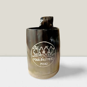 Jarra de Cerveza de Cuerno de Búfalo Four Brothers Mead, Estilo Vikingo Hecha a Mano con Asa, Diseño Vintage Ecológico - Product Image 1