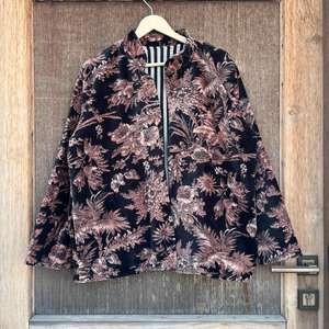 Veste en velours de luxe, kimono, robe de spa, cadeau pour la mariée - Product Image 4