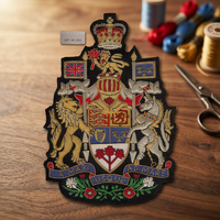 Écusson de blason brodé personnalisé en dentelle, à coudre, en tissu, forme irrégulière, design classique pour l'art vestimentaire N° 061