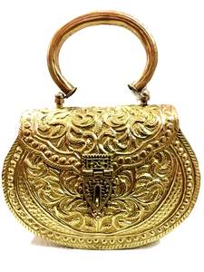 Bolso de mano de latón de alta calidad con grabado floral y correa de cadena para decoración de interiores - Product Image 5