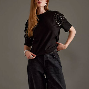 Camiseta Negra de Manga Corta para Mujer con Mangas Abullonadas con Pedrería, Cuello Redondo, Corte Holgado, Algodón Jersey, Ropa Casual - Product Image 1