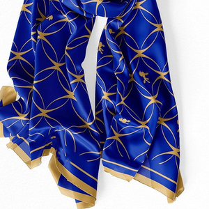 ชุดผ้าพันคอ หมวกบีนนี่ และถุงมือสำหรับฤดูหนาว รุ่นพรีเมียม Sigma Gamma Rho Circle น้ำหนักเบา ผลิตจากอะคริลิก 100% สีน้ำเงินรอยัล ผสมด้ายสีทอง สำหรับชมรมนักศึกษาหญิง - Product Image 2