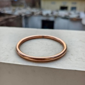 Bracelet artisanal en cuivre lisse, haute brillance, luxe classique, personnalisable pour les événements festifs et les cadeaux - Product Image 2
