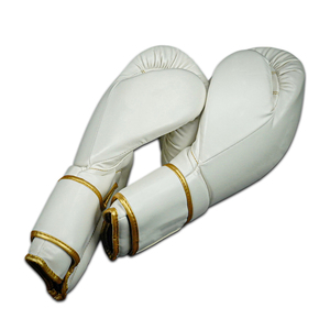 Gants de boxe professionnels en cuir PU avec sangle de poignet réglable et design respirant pour chaque coup de poing - Product Image 2