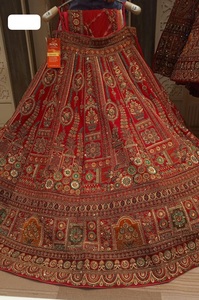 La plus vendue élégante broderie georgette travail mariée Lehenga parfaite pour les cérémonies de mariage et les événements de réception de l'Inde - Product Image 4