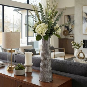 Vase de table en métal fait main Drift Vessel, finition argentée, design industriel, 39 cm de hauteur, texture géométrique, décoration - Product Image 5