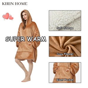 Manta con Capucha Sherpa Extra Grande y Cálida de 340GSM con Logotipo Personalizado al por Mayor para Adultos, Mujeres, Invierno, Sofá - Product Image 5