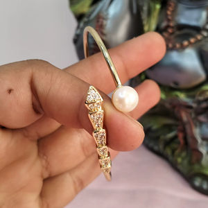 Bracelet pour femme en perles d'eau douce de qualité supérieure, avec design plaqué or, pour les occasions spéciales ou les mariages, provenant d'un fournisseur indien. - Product Image 3