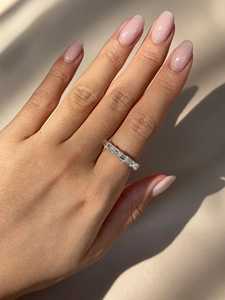 Bague de mariage en diamant de laboratoire émeraude East West, bague d'éternité à taille émeraude, demi-bague d'éternité en or 14 carats avec émeraude - Product Image 1