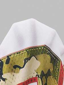 เสื้อฟุตบอลอเมริกันลายพรางสีขาวแบบกำหนดเอง หมายเลข 22 แขนเสื้อลายทาง ผ้าตาข่าย สตรีทแวร์ ผู้ผลิต OEM จำนวนมาก - Product Image 5