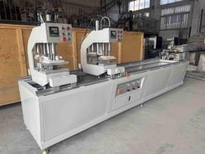Équipement de traitement des fenêtres et des portes en <span class=keywords><strong>PVC</strong></span>, machine à souder à deux positions, machine à souder à deux points - Product Image 4