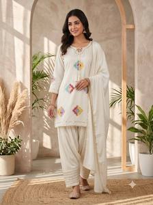 Ensemble ethnique trois pièces en crêpe de soie pour femme, haut brodé de sequins, extensible et infroissable, salwar et dupatta assortis - Product Image 1