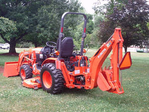 จำหน่ายเครื่องตัดหญ้าขนาดเล็ก Kubota B2320 แบบ 4 ล้อขับเคลื่อน ดีเซล สำหรับสวน ไร่นา และจัดสวน พร้อมอุปกรณ์ตัดแบบโรตารี่ - Product Image 4