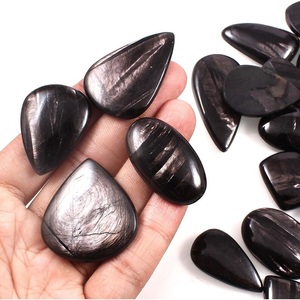 คาโบชองทรงต่างๆ ทำจากไฮเปอร์สเตนธรรมชาติ ชักราลูเม่ ขัดเงาด้วยมือ สีเทาเข้ม มีเอฟเฟกต์แสงเล่นสี/ไฟ ขนาด 10-30 มม. - Product Image 5