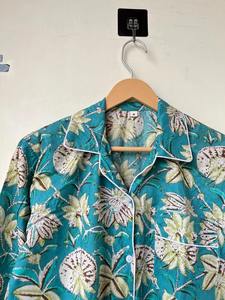 Ensemble de pyjama en coton imprimé à la main, motif floral, vêtements de détente en coton pour femmes, ensemble de pyjama en coton biologique, ensemble de pyjama pour demoiselles d'honneur - Product Image 2