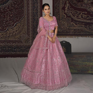 ชุดเลเฮนกาโชลีแบบดั้งเดิมระดับพรีเมียม ปักลายด้วยด้ายทั่วทั้งชุด กระโปรงทรงบานเป็นชั้นๆ เสื้อหรูหรา ผ้าคลุมไหล่บางเบา เหมาะสำหรับงานพรอมและงานแต่งงาน - Product Image 2