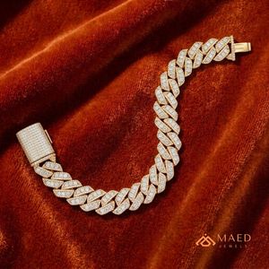 สร้อยข้อมือคิวบันลิงค์ชุบทอง 18K ประดับโมอิสซาไนต์ หรูหรา สวยงาม เหมาะเป็นของขวัญสำหรับผู้ชายและผู้หญิง - Product Image 2