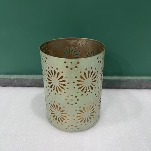 Portavelas Decorativo de Hierro para Decoración del Hogar con Acabado Verde Único Modelo V628 - Product Image 4