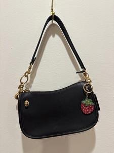 Breloques de sac de mariée de luxe faites à la main avec broderie de perles personnalisée et doublure en satin pour soirées - Demande de renseignements pour la vente en gros à Londres bienvenue - Product Image 2