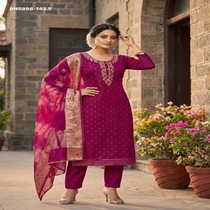 Dernière collection de costumes prêts-à-porter en modal avec motifs Butti sur toute la surface et broderies manuelles sur le col et les manches, avec pantalon et dupatta, vente en gros. - Product Image 1