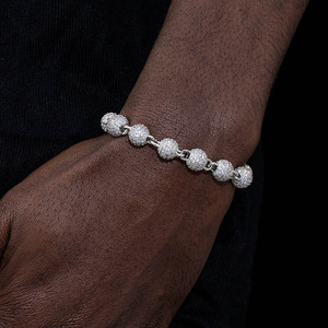 Pulsera de Moissanita Chapada en Oro con Cuentas de Diamantes para Mujer, Lujosa Pulsera de Tenis con Bolas Redondas y Efecto Iced Out - Product Image 4