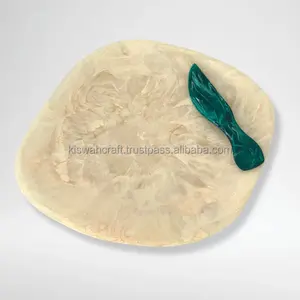 Plateau rond en résine de luxe pour mariage, écologique, durable, fait à la main, plateau de service avec bordure perlée pour la décoration de la maison et de l'hôtel - Product Image 4