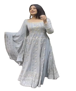 นักออกแบบปาร์ตี้สวมเย็บผ้าตาข่ายสำเร็จรูปสวยงามสีชมพู Lehenga Choli สำหรับผู้หญิงสำนวนรวยดูราคาที่ดีที่สุด - Product Image 1