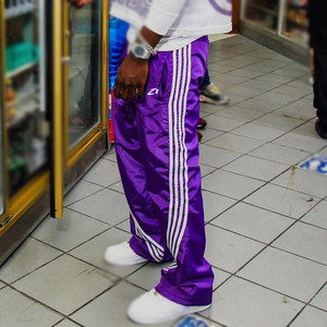 กางเกงวอร์มผู้ชายผ้าไนลอนลายทางโค้งทรงหลวมเอวยางยืดน้ำหนักเบาป้องกันลมรับผลิตตามสั่งขายส่งจำนวนมาก - Product Image 2