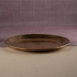 Plateau de service rond décoratif en laiton martelé fait main, imprimé numériquement et plaqué or, pour table à manger et décoration intérieure - Product Image 3