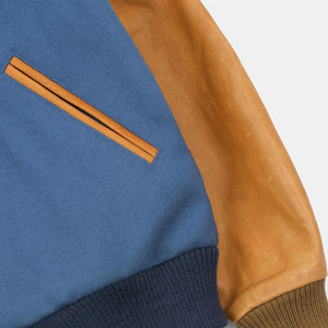 Chaqueta Varsity Azul para Hombre con Mangas de Cuero Marrón, Parche Bordado con Caracteres en la Parte Delantera, Ropa Casual de Otoño - Product Image 4