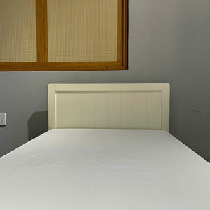 Cadre de lit plateforme en bois moderne, design minimaliste, support à lattes robuste, idéal pour les espaces contemporains, lit en bois gain de place - Product Image 5