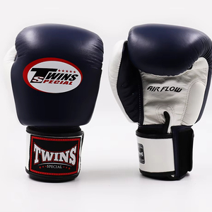 นวมชกมวยคู่สีดำและสีแดงเลือดหมู ปรับสายรัดได้ด้วยตีนตุ๊กแก หนังแท้ สำหรับฝึกซ้อมและแข่งขัน อุปกรณ์ออกกำลังกาย มวยไทย - Product Image 4