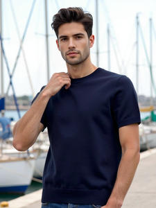 ชุดเซ็ตเสื้อครอปฮู้ดดี้และกางเกงขาสั้นผ้าฟลีซสำหรับผู้หญิง ดีไซน์ตามสั่ง สีพื้น เป็นมิตรต่อสิ่งแวดล้อม ระบายอากาศได้ดี แห้งเร็ว เหมาะสำหรับกิจกรรมกลางแจ้ง - Product Image 3