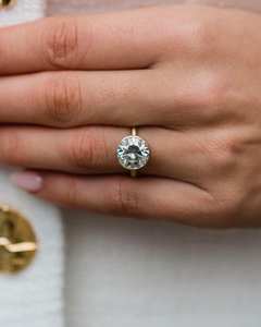 Bague de fiançailles solitaire en moissanite taille ancienne européenne ronde, en or 14 carats, bijoux fins pour femme - Product Image 1