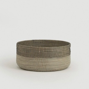 ตะกร้าทรงกลมสีเทาเข้มและสีเทาอ่อน ทำจากหญ้าทะเล ตะกร้าเก็บของแฮนด์เมด ขายส่ง เป็นมิตรกับสิ่งแวดล้อม ผลิตในเวียดนาม - Product Image 3