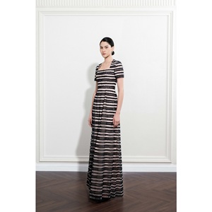 Proveedor Mayorista en Línea ODM Vestidos Casuales Elegantes SELAVIE GOWN DRESS Vestido Largo hasta el Suelo con Corte en A y Manga Corta para Mujer - Product Image 3
