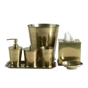 Ensemble de salle de bain élégant en métal avec distributeur de savon liquide et porte-savon - Product Image 6