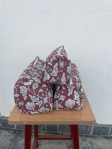 Ensemble de trousses de toilette en coton à imprimé floral rouge avec fermeture éclair, pochette de voyage pour femmes, sacs pour usage quotidien en provenance d'Inde - Product Image 3