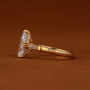 Bague de fiançailles de luxe en or massif 14 carats avec diamant de laboratoire taille marquise, certifiée IGI, halo caché et pavé - Product Image 2