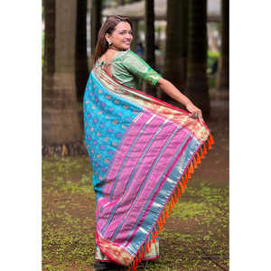Sari traditionnel indien de luxe tissé à la main en soie Patola bleu ciel douce, orné de Meenakari et de Zari, par Elite Weaves - Product Image 1