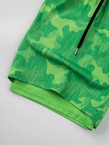 Shorts de sport pour hommes personnalisés, écologiques, à taille mi-haute élastique, camouflage, polyester/coton - Shorts de sport en gros - Product Image 2