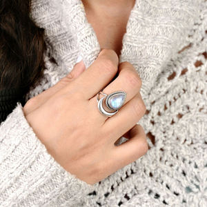 Anillo de piedra lunar, plata de ley 925, piedra lunar arcoíris natural, joyería boho hecha a mano - Product Image 2